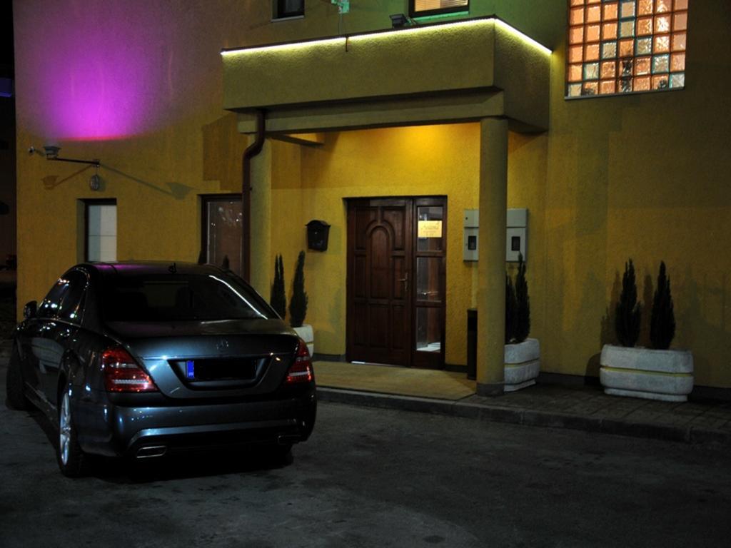 Hotel Arizona Sarajevo Lukavica ภายนอก รูปภาพ