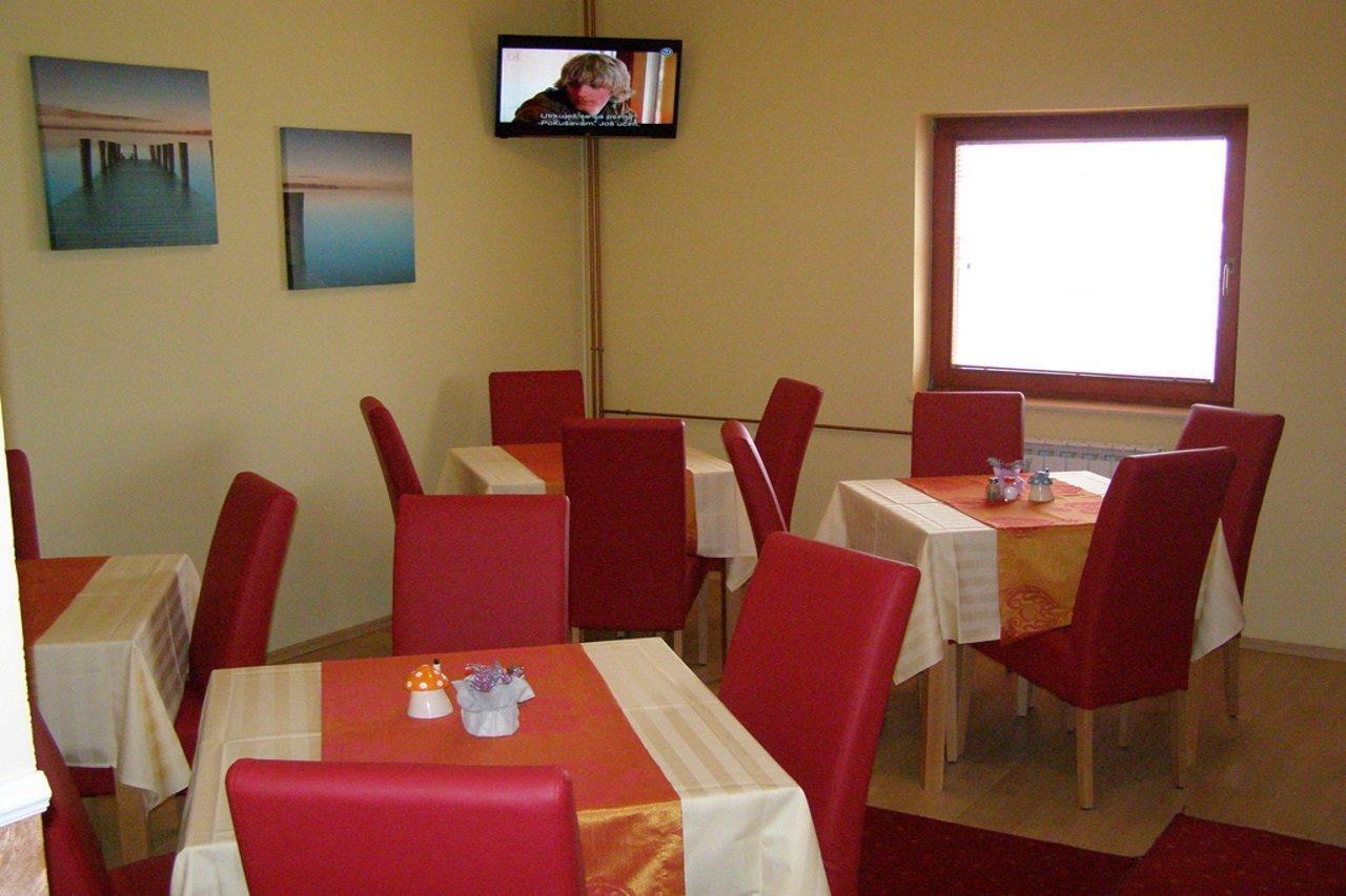 Hotel Arizona Sarajevo Lukavica ภายนอก รูปภาพ