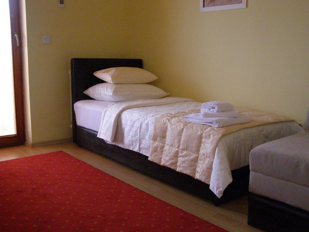 Hotel Arizona Sarajevo Lukavica ภายนอก รูปภาพ