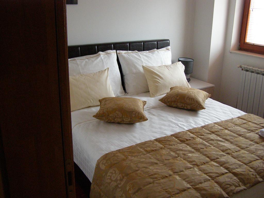 Hotel Arizona Sarajevo Lukavica ภายนอก รูปภาพ