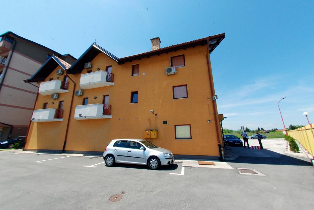 Hotel Arizona Sarajevo Lukavica ภายนอก รูปภาพ
