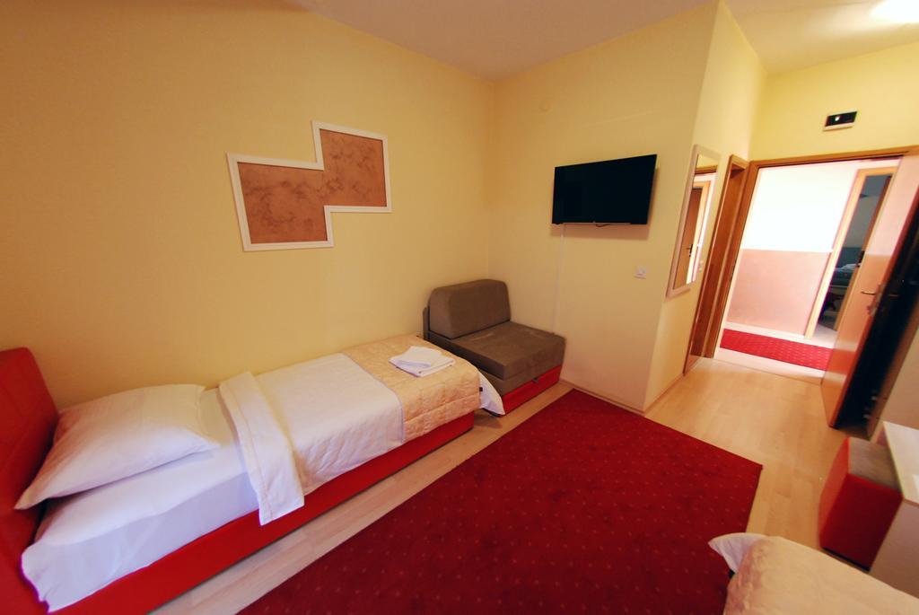 Hotel Arizona Sarajevo Lukavica ภายนอก รูปภาพ