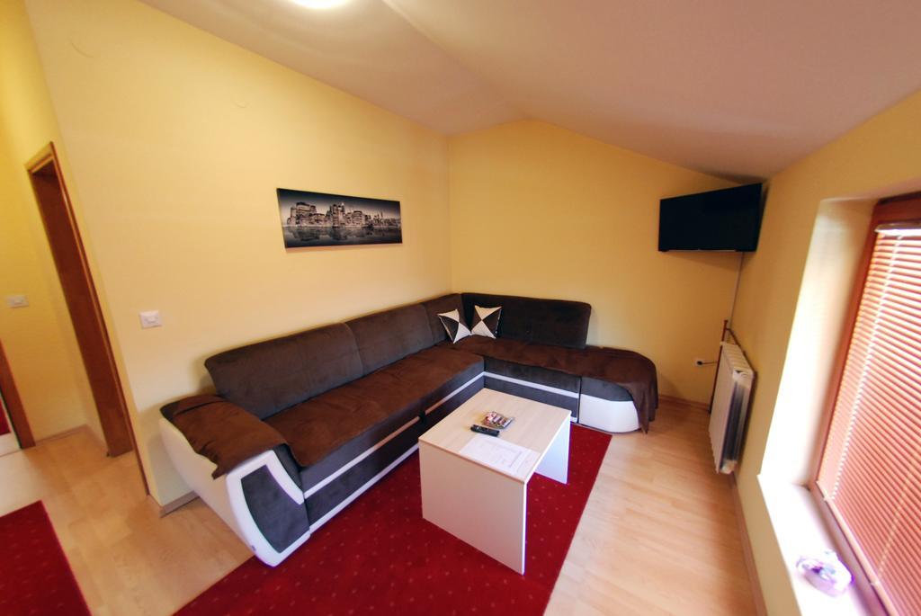 Hotel Arizona Sarajevo Lukavica ภายนอก รูปภาพ