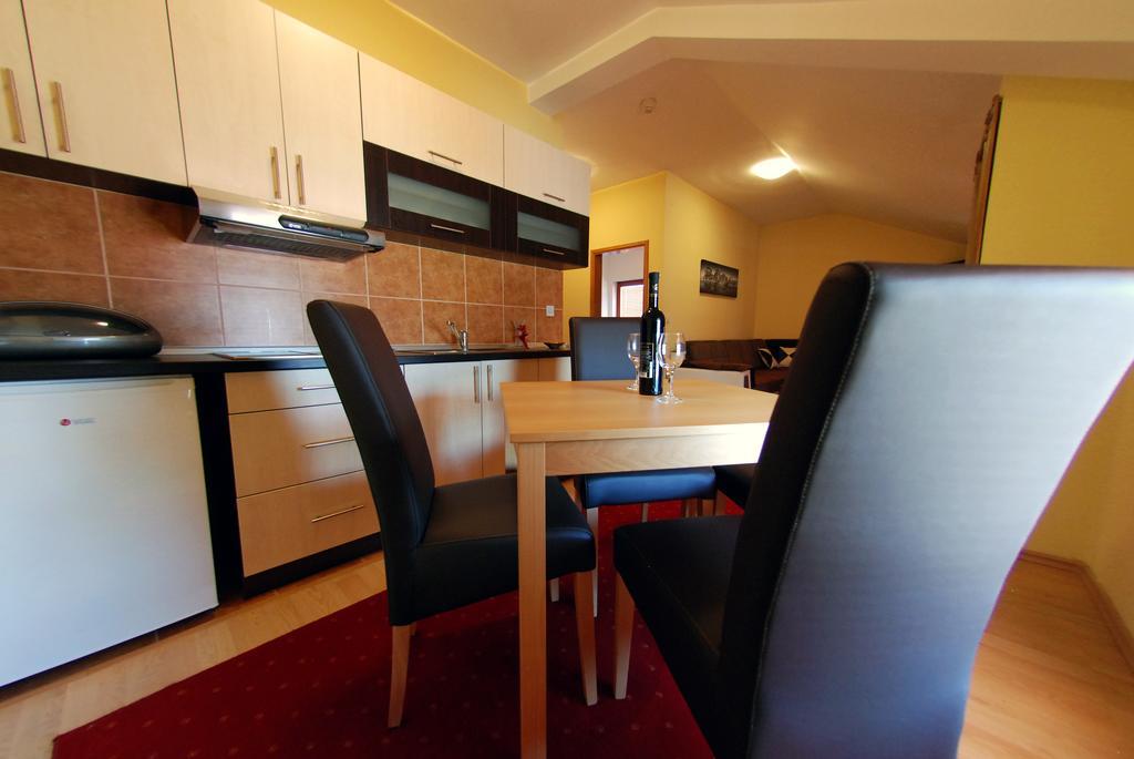 Hotel Arizona Sarajevo Lukavica ภายนอก รูปภาพ
