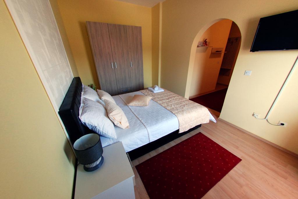 Hotel Arizona Sarajevo Lukavica ภายนอก รูปภาพ