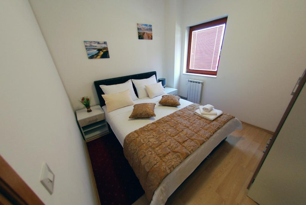 Hotel Arizona Sarajevo Lukavica ภายนอก รูปภาพ