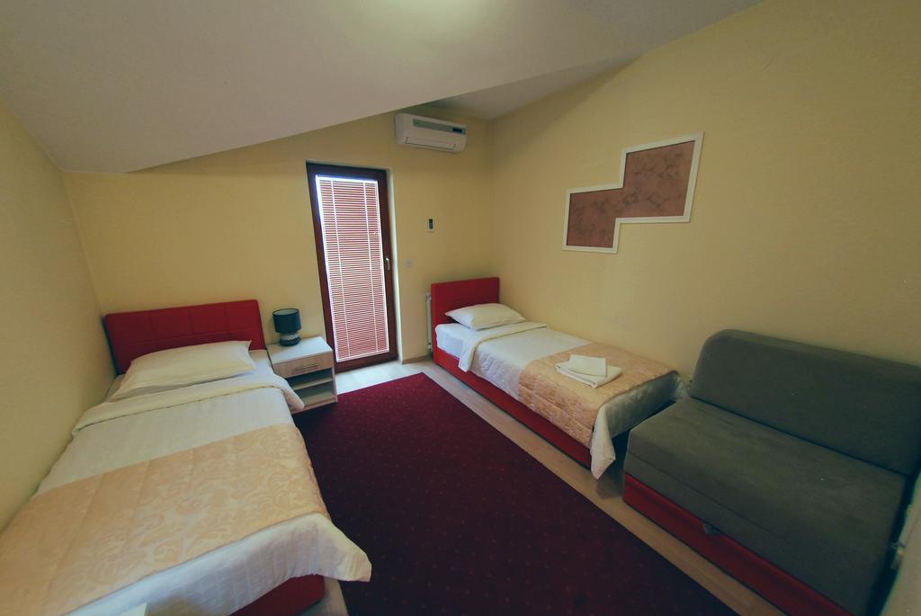 Hotel Arizona Sarajevo Lukavica ภายนอก รูปภาพ