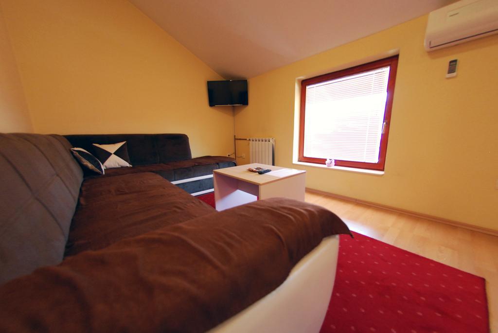 Hotel Arizona Sarajevo Lukavica ภายนอก รูปภาพ