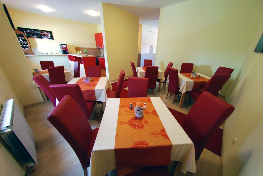 Hotel Arizona Sarajevo Lukavica ภายนอก รูปภาพ