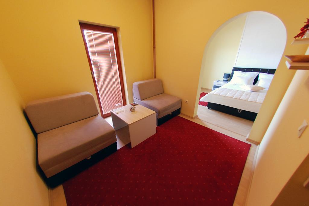 Hotel Arizona Sarajevo Lukavica ภายนอก รูปภาพ