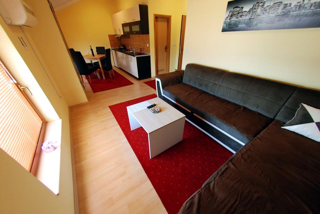 Hotel Arizona Sarajevo Lukavica ภายนอก รูปภาพ