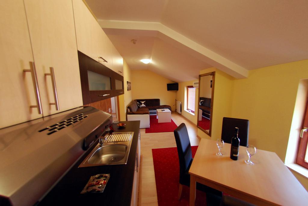 Hotel Arizona Sarajevo Lukavica ภายนอก รูปภาพ
